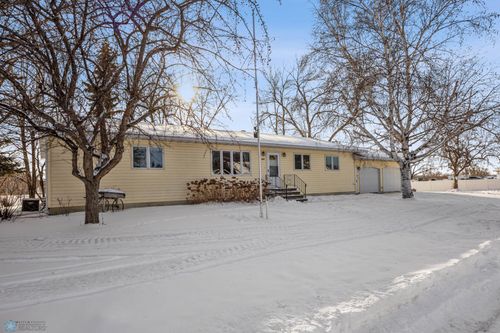 429 5th St Se, Mayville, ND, 58257-1711 | Card Image