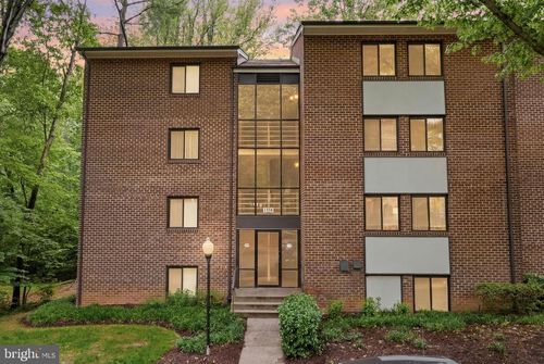 1558-32b-1558 Northgate Sq, RESTON, VA, 20190-3782 | Card Image