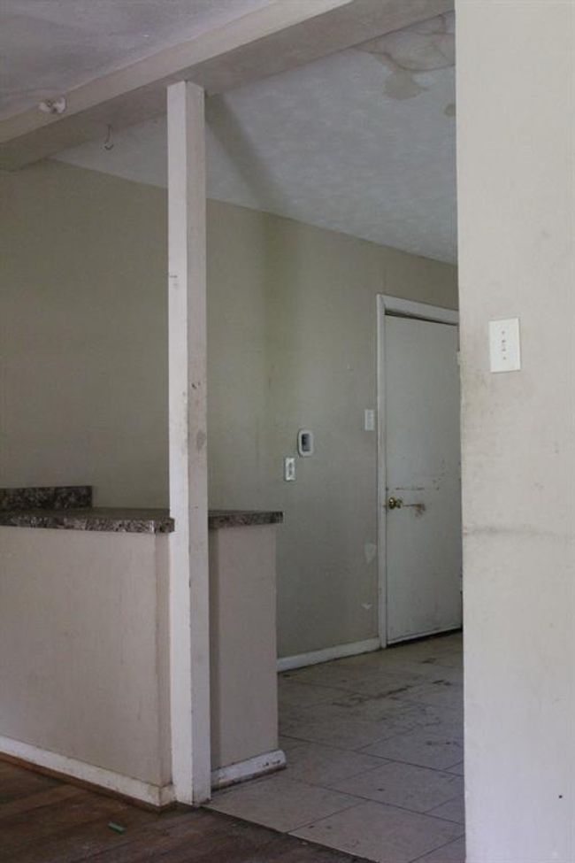 4813 Angleton St, House other with 3 bedrooms, 1 bathrooms and 3 parking in Houston TX | Image 4