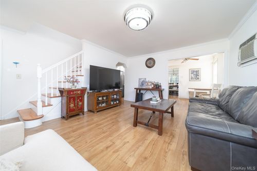 57 Chaffee Ave, Albertson, NY, 11507-1809 | Card Image