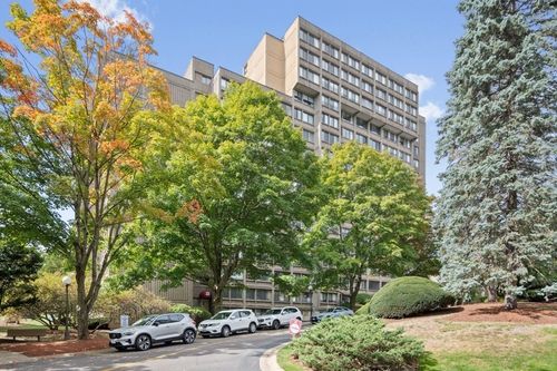 apt-102n-250 Hammond Pond Pkwy, Chestnut Hill, MA, 02467-1523 | Card Image