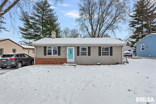 212 S 3rd St, Riverton, IL, 62561-8232 | Card Image