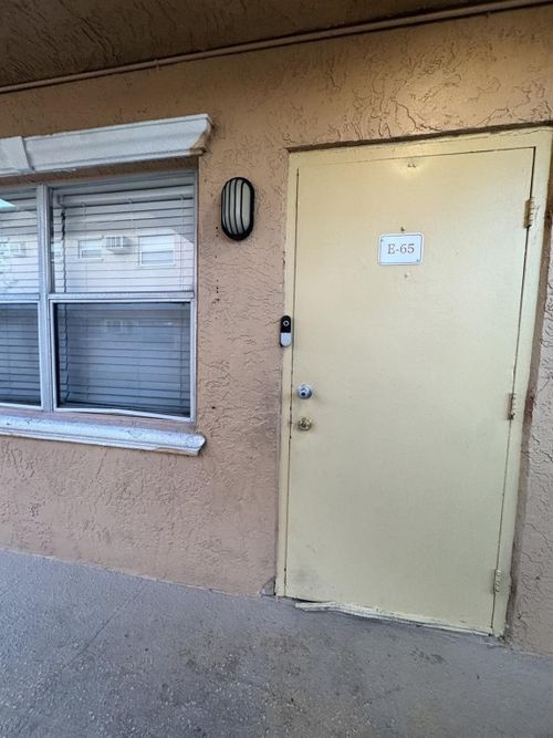 apt-e65-101 Ne 41st St, Oakland Park, FL, 33334-1339 | Card Image