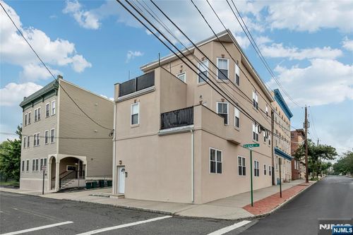 1 Grant St, Montclair, NJ, 07042-4972 | Card Image