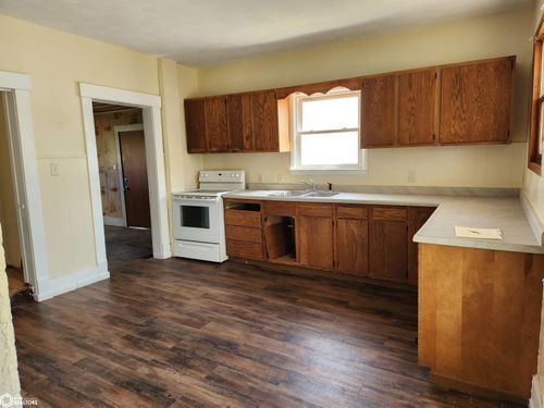 109 E 10th St, Tama, IA, 52339-1601 | Card Image