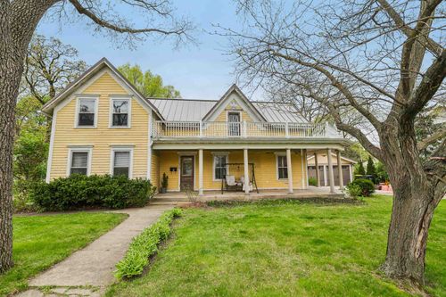875 Water Street, Prairie Du Sac, WI, 53578 | Card Image