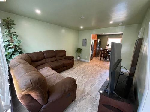 18 W Chanslor Ct, Richmond, CA, 94801-3409 | Card Image