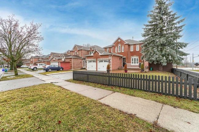59 Carle Cres, House other with 4 bedrooms, 4 bathrooms and 6 parking in Ajax ON | Image 4