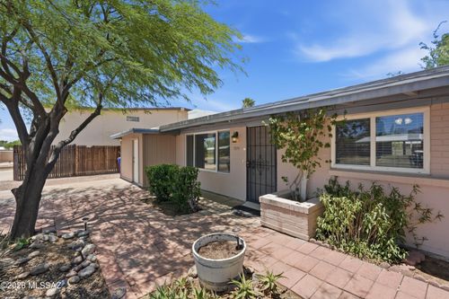 5951 E Eli St, Tucson, AZ, 85711-4643 | Card Image