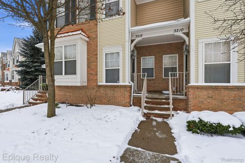 3212 Paradise Trl, Oxford, MI, 48371-6242 | Card Image