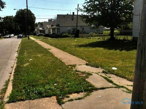 2926 Chestnut St, Toledo, OH, 43608-1906 | Card Image