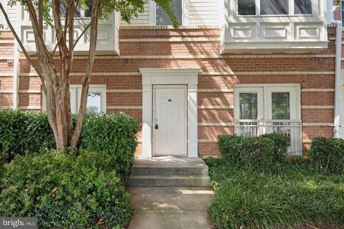 132-9490 Virginia Center Blvd, VIENNA, VA, 22181-4801 | Card Image