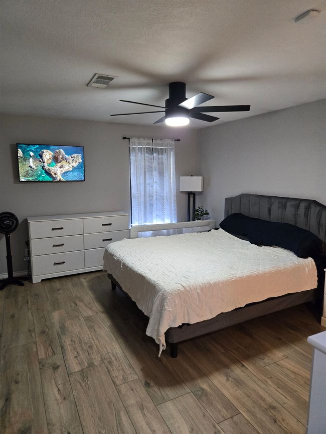 1001 Block St, House other with 2 bedrooms, 2 bathrooms and null parking in Port Neches TX | Image 7