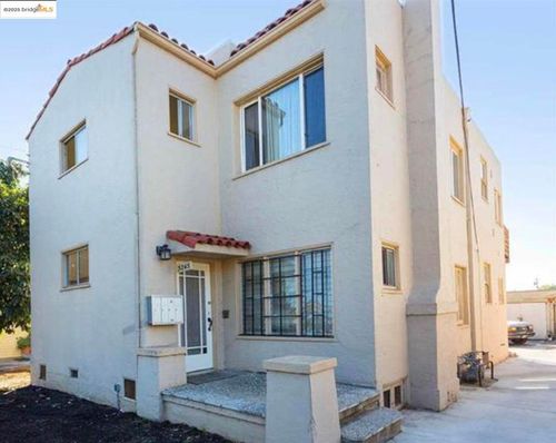 3243 E 23rd St, Oakland, CA, 94601-3167 | Card Image