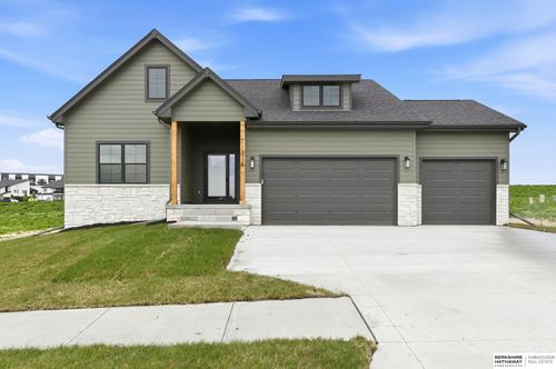 19938 Weir St, Omaha, NE, 68135 | Card Image