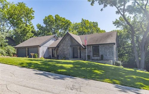 8605 Deer Run St, Lenexa, KS, 66220-3260 | Card Image