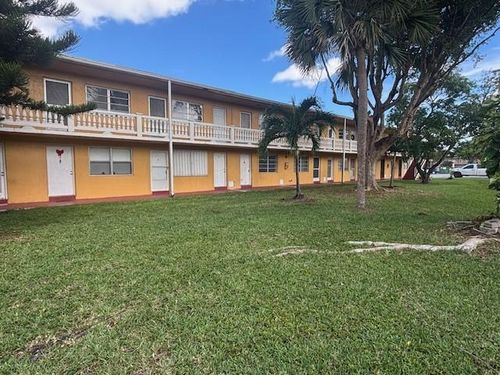 m21-115 Ne 202nd Ter, Miami, FL, 33179-2943 | Card Image