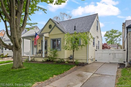 2824 Bennett St, Dearborn, MI, 48124-3393 | Card Image