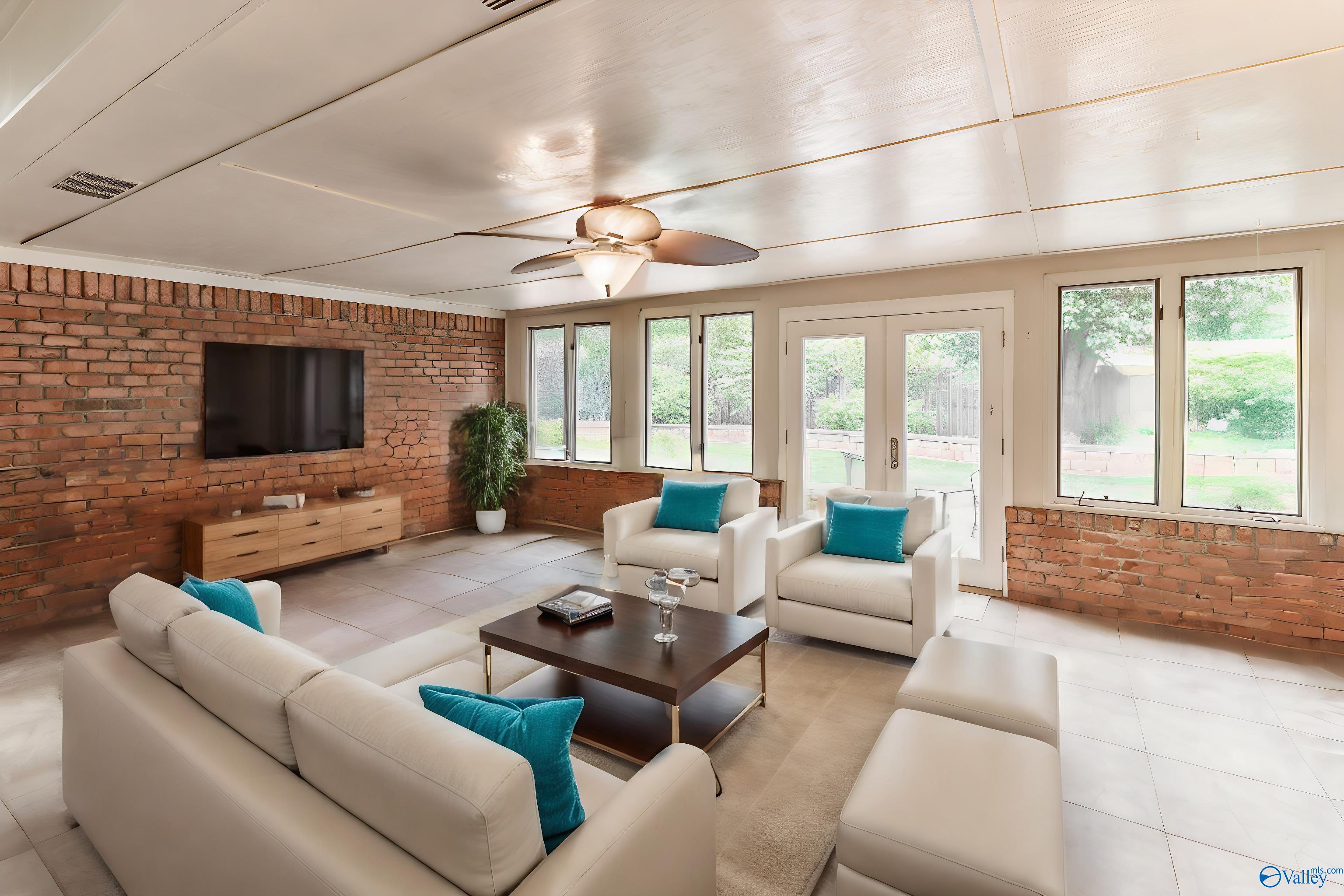 Crownwood Ct, Huntsville, AL 35824