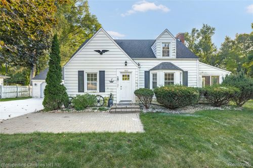 3143 Walnut Lake Rd, West Bloomfield, MI, 48323-3446 | Card Image