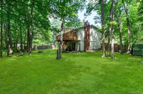 61 Pinebrook Rd, Monsey, NY, 10952-5221 | Card Image