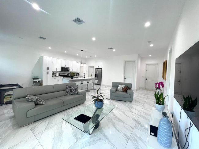 205 Sw Chapman Ave, House other with 4 bedrooms, 2 bathrooms and null parking in Port St. Lucie FL | Image 8