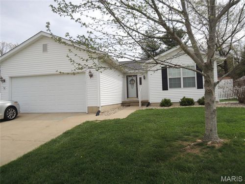 702 Pecan St, Greenville, IL, 62246-2326 | Card Image