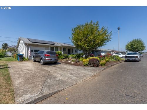 1487 Walton Way, Woodburn, OR, 97071 | Card Image