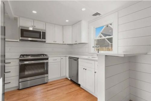 11 Bell St, Quincy, MA, 02169-3507 | Card Image