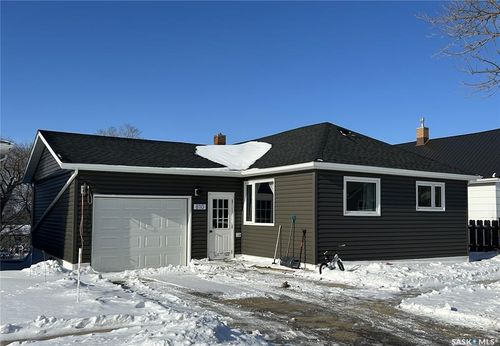 810 2nd Street, Estevan, SK, S4A0L2 | Card Image