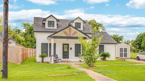1256 2nd St, Clute, TX, 77531-3322 | Card Image