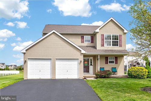 35 Westbury Dr, Gilbertsville, PA, 19525-9454 | Card Image