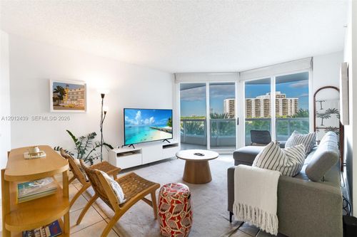 605-21055 Ne 37th Ave, Aventura, FL, 33180-4087 | Card Image