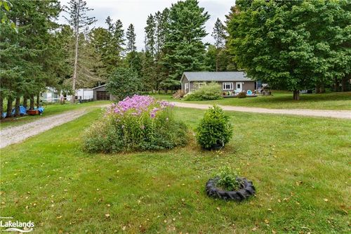 2352 Highway 518, Sprucedale, ON, P0A1Y0 | Card Image