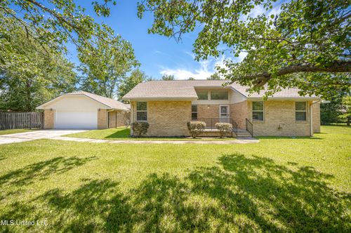 19 Davis Bayou Rd, Ocean Springs, MS, 39564-5913 | Card Image