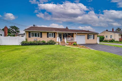 22 Dollard Dr, North Babylon, NY, 11703-1506 | Card Image
