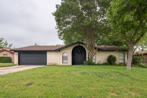 2105 Cottie Ln, Arlington, TX, 76010-4755 | Card Image