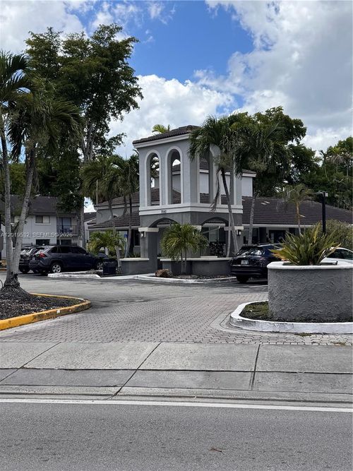 207-7115 Nw 179th St, Hialeah, FL, 33015 | Card Image