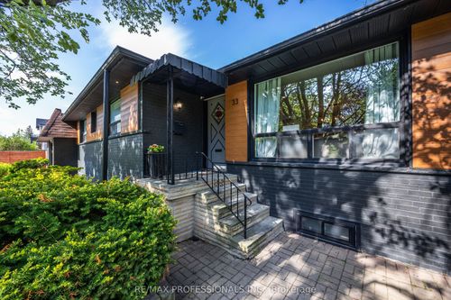 33 Brampton Rd, Etobicoke, ON, M9R3J3 | Card Image