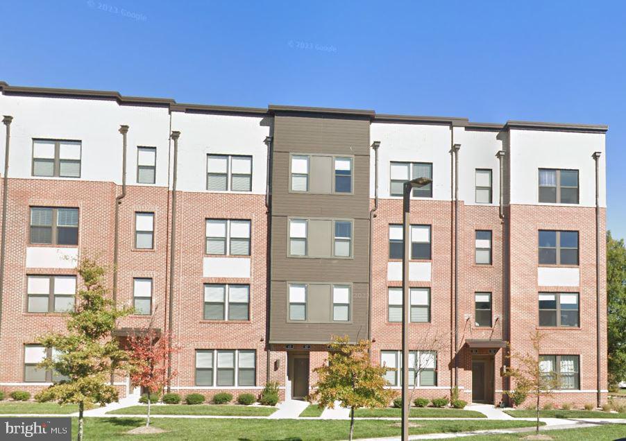 Silverway Dr, Herndon, VA 20170