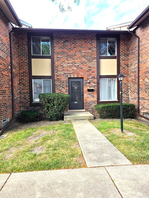 1S252 Stratford Ln, Oakbrook Terrace, IL, 60181-3806 | Card Image