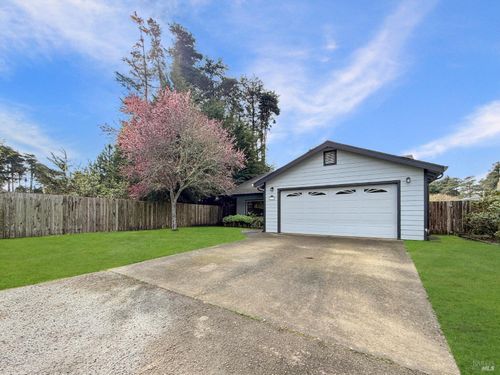 227 Hocker Ln, Fort Bragg, CA, 95437-4057 | Card Image