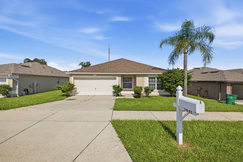 7631 Merchantville Cir, ZEPHYRHILLS, FL, 33540-2068 | Card Image