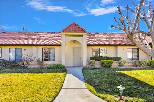 19228 Cottonwood Dr, Apple Valley, CA, 92308 | Card Image