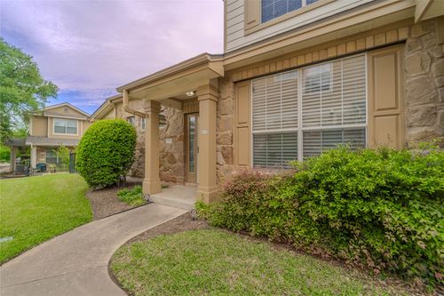 apt-2003-16100 S Great Oaks Dr, Round Rock, TX, 78681-5751 | Card Image