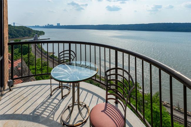 Balcony with a water view | Image 4