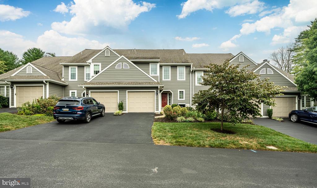 Village Ln, Chadds Ford, PA 19317