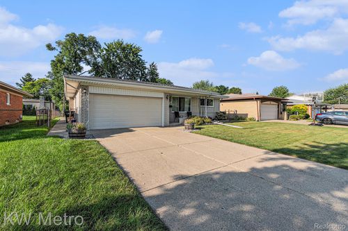 13229 Boca Grande Dr, Sterling Heights, MI, 48312-3208 | Card Image