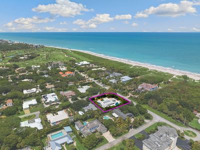 986 Seagrape Lane, House other with 5 bedrooms, 4 bathrooms and null parking in Vero Beach FL | Image 2