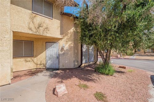 499 Kristin Ln, Henderson, NV, 89011-4380 | Card Image